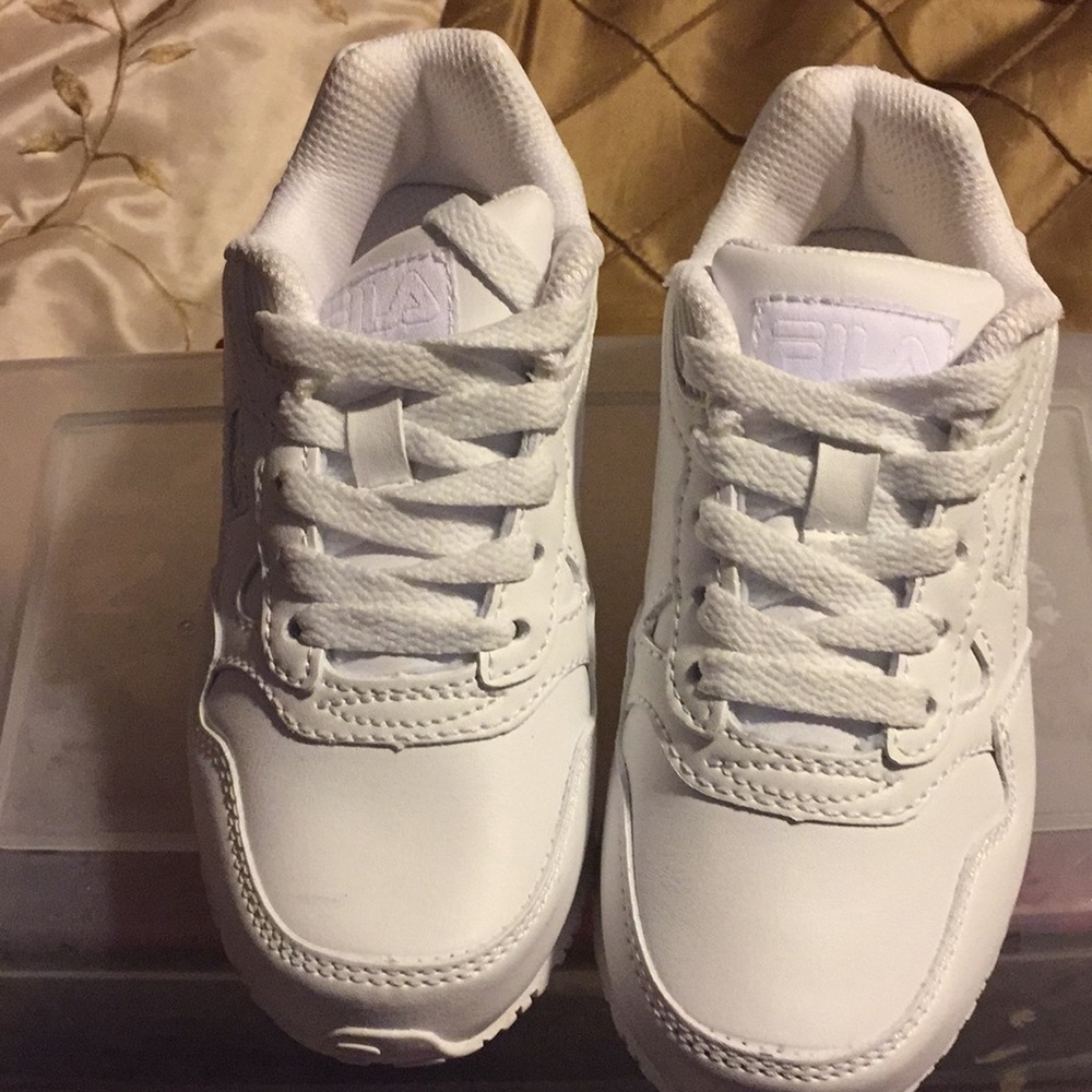 Boys white tennis shoes new